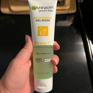 Garnier Green Labs Brightening Gel Wash Pinea C